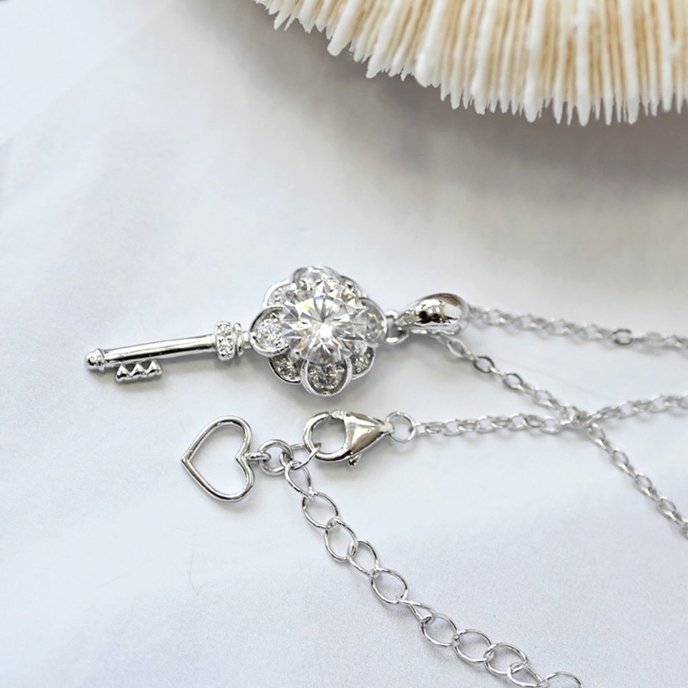 Certified 1ct. t.w. Moissanite Diamond Flower Key Necklace NEW - Picture 11 of 16